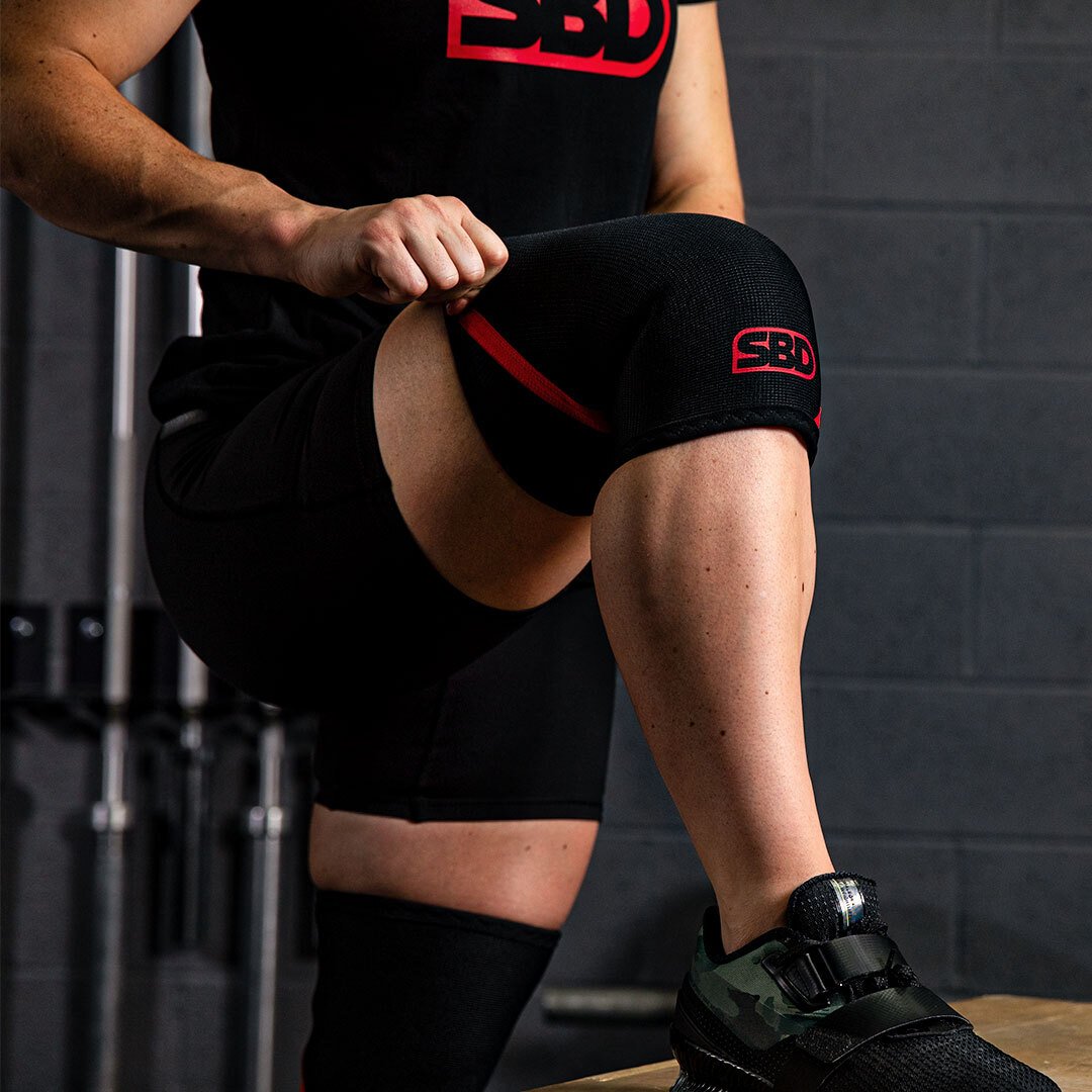 SBD Weightlifting Kniestulpen Knee Sleeves 5mm anziehen